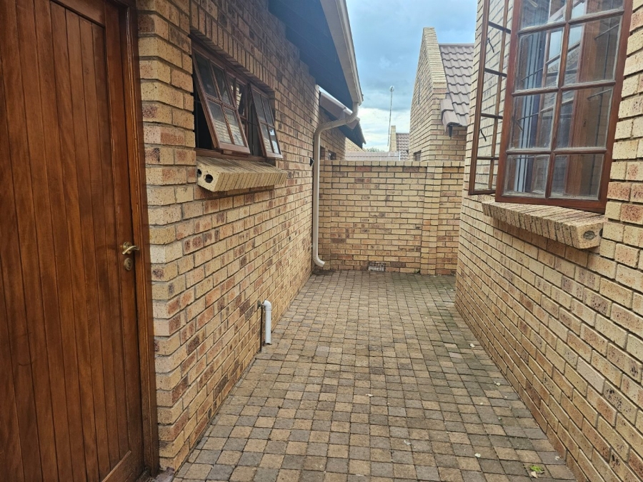 2 Bedroom Property for Sale in Pentagon Park Free State